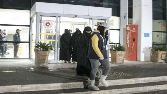 Koronavirüsten kaçan İranlılar Türkiyeye de geldi.